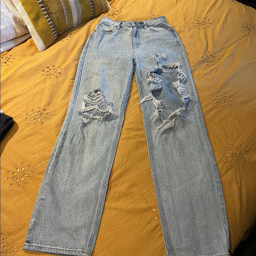 Pacsun 90s boyfriend light wash jeans.